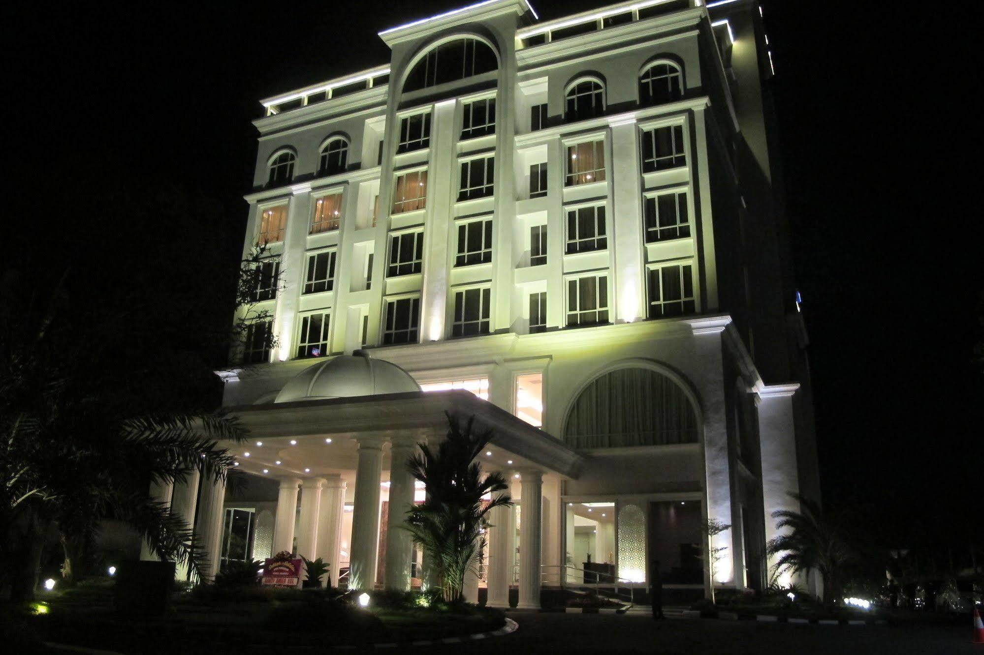 The Sahira Hotel Syariah Bogor Exterior foto